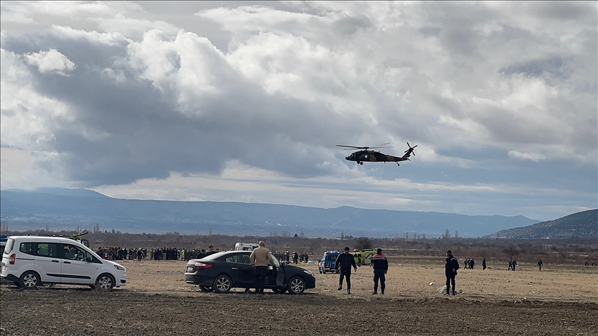 Isparta'da askeri helikopterin düşmesi sonucu 6 asker şehit oldu.